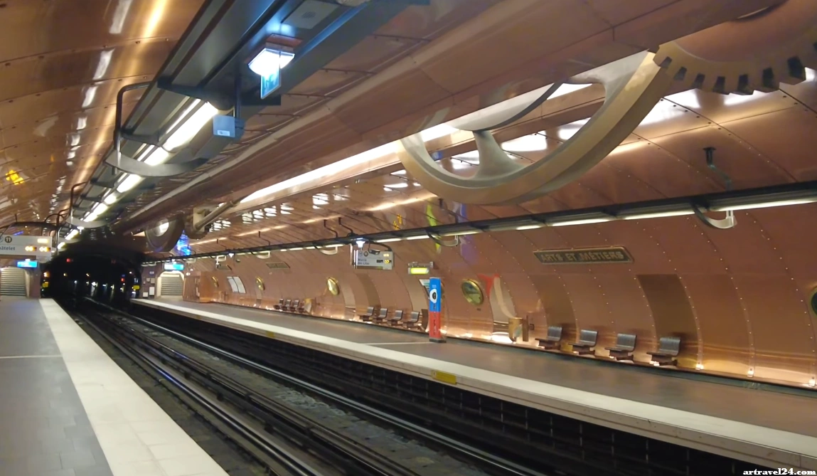 صورة من داخل محطة مترو باريس