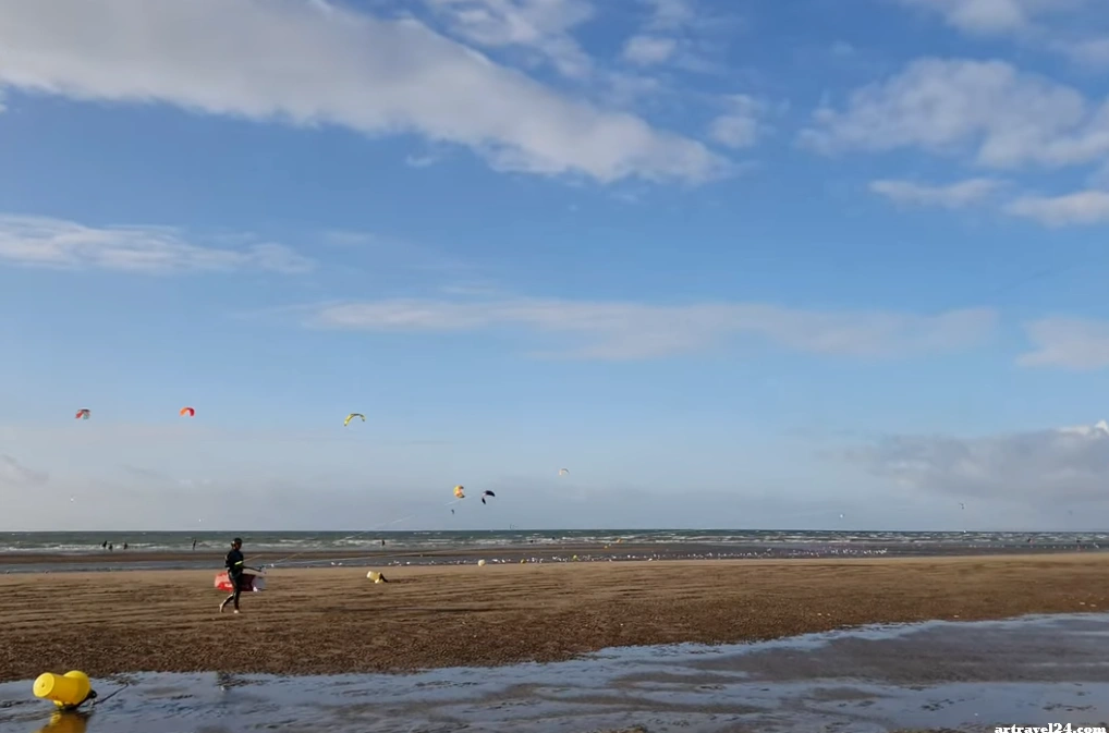 صورة لساحل وخليج نورماندي الشهير في فرنسا