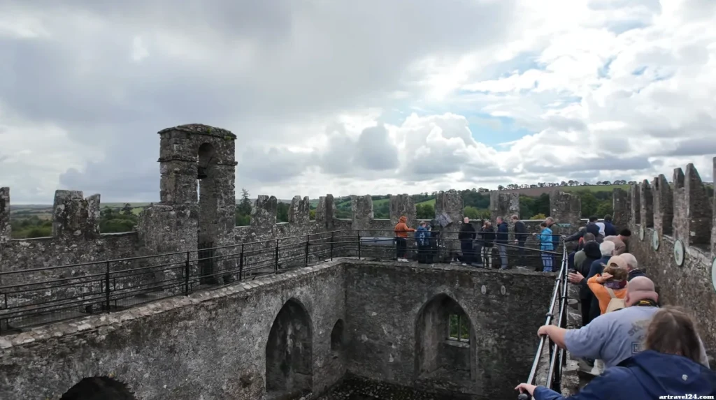 محيط قلعة بلارني ‎Blarney Castle