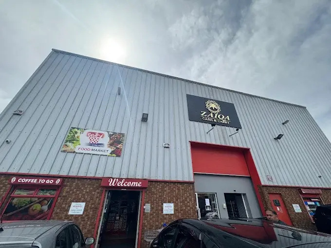 أحد متاجر ايرلندا (يوفر سلع حلال)